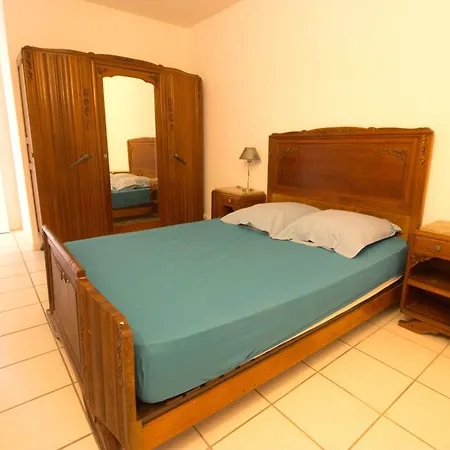 Les Pins Center - 6 People Appartement *